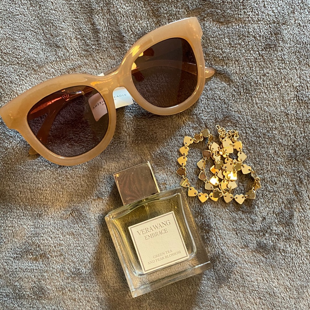 FREE✨‼️American Eagle 🦅 L Tan Sunglasses